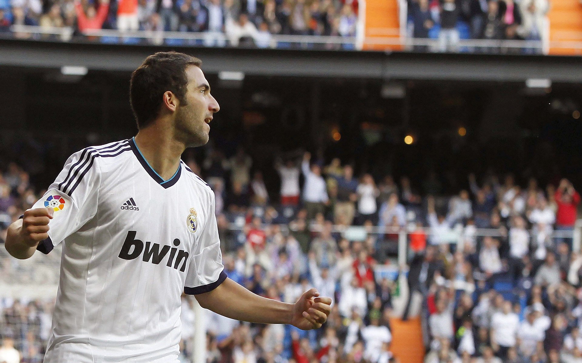 勇士队以攻防两端主导比赛，勇士队内对抗赛